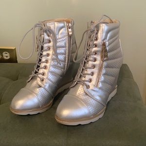 Size 8 Bella Marie Silver Heel Sneaker